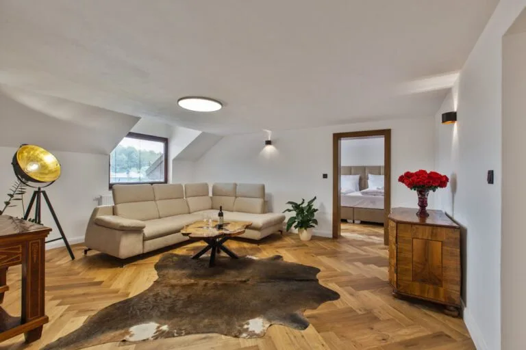 Apartment7-24
